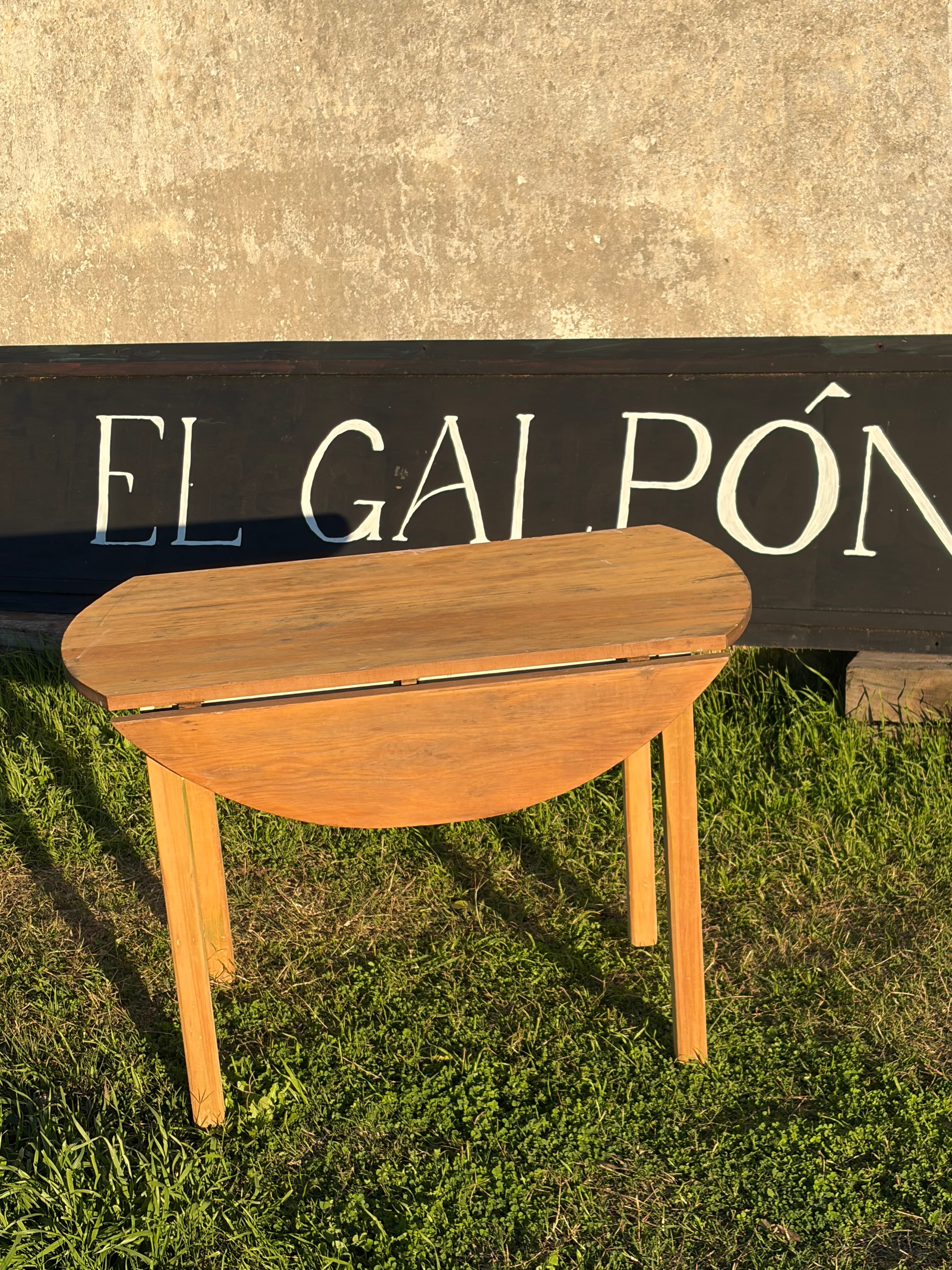Mesa con alas