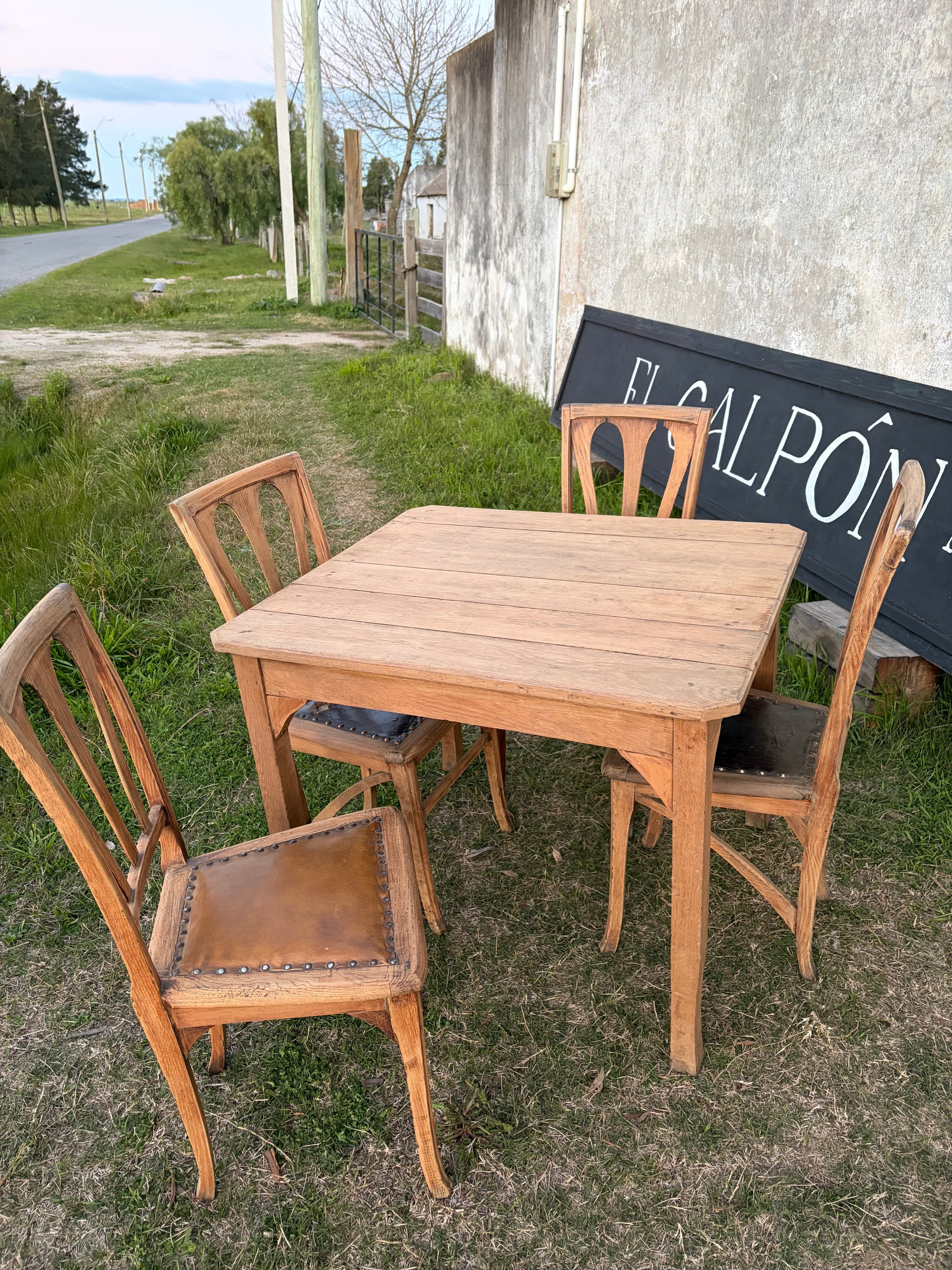 Mesa chica para cuatro