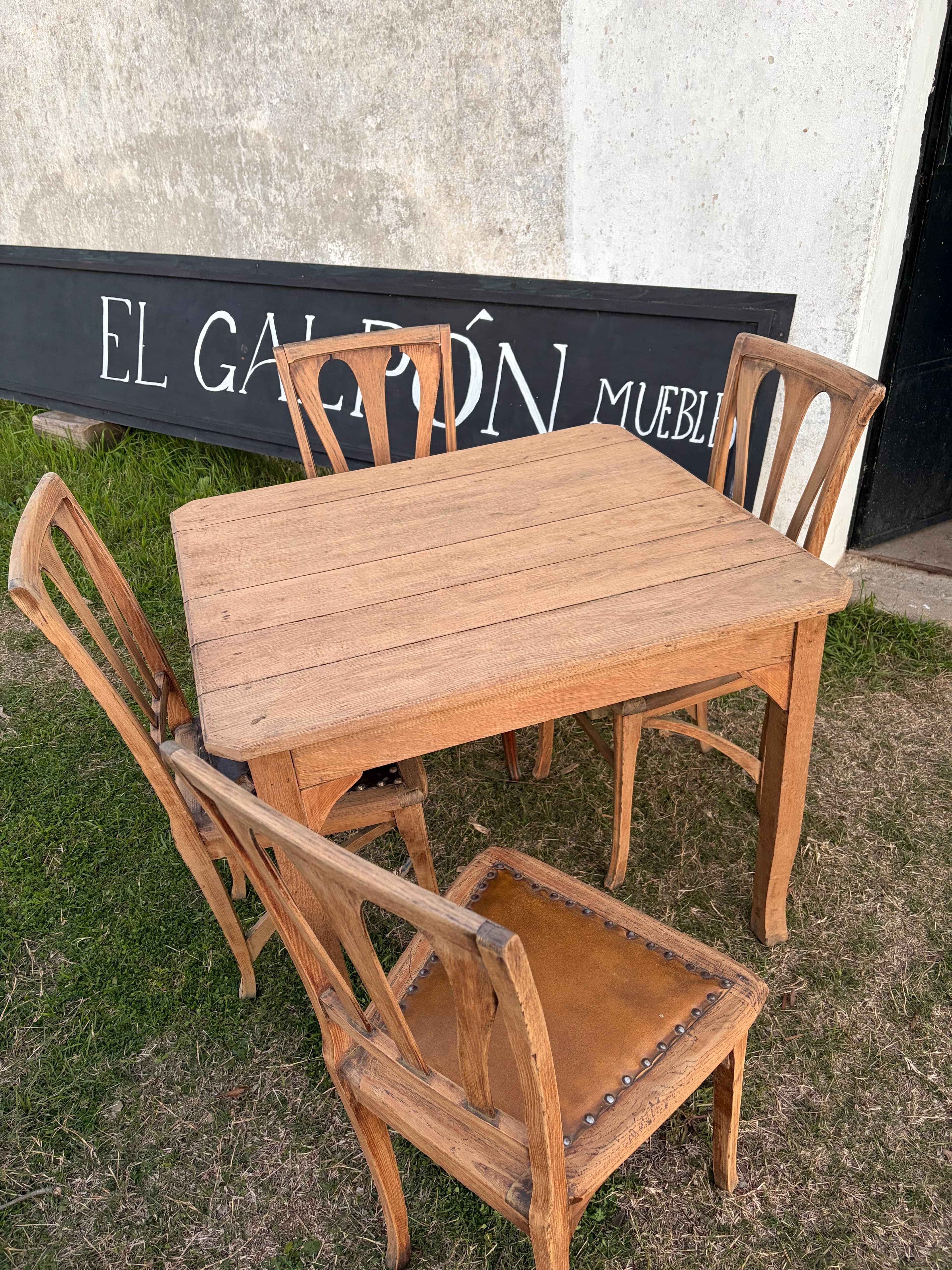 Mesa chica para cuatro